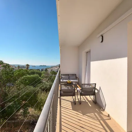 アパート Hvar Lech Spacious 2 Bedroom With Private Parking フヴァル