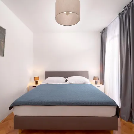 アパート Hvar Lech Spacious 2 Bedroom With Private Parking フヴァル