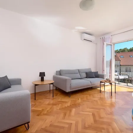 アパート Hvar Lech Spacious 2 Bedroom With Private Parking フヴァル