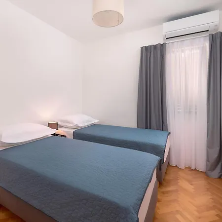 Hvar Lech Spacious 2 Bedroom With Private Parking 赫瓦尔