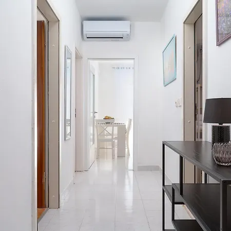 Hvar Lech Spacious 2 Bedroom With Private Parking Apartman