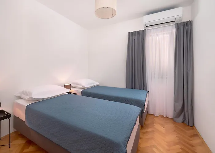 Hvar Lech Spacious 2 Bedroom With Private Parking 赫瓦尔